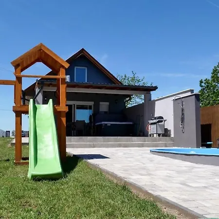 Holiday home Garden Vendeghaz *
