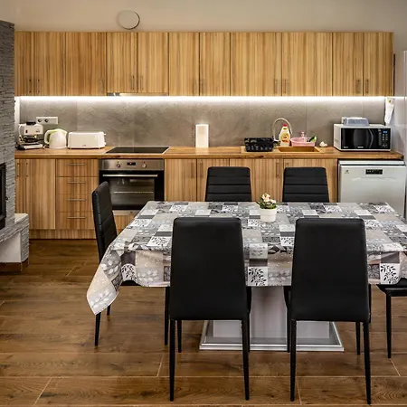 Garden Vendeghaz בית נופש *