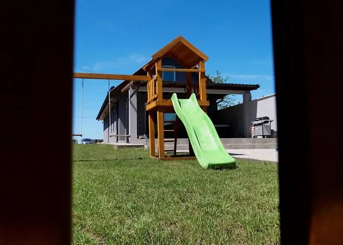 Garden Vendeghaz בית נופש *